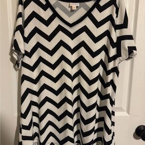 Black and White Chevron Women's Top